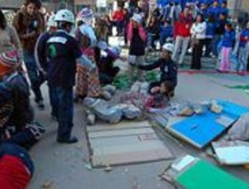 Alumnos del colegio Padre Piquer escenifican un huracán