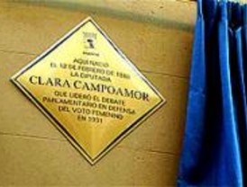 Una placa para Clara Campoamor