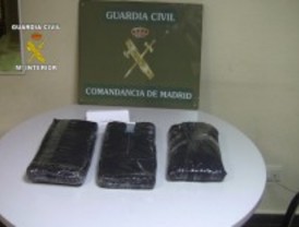 Detenidos en Barajas con más de 14 kilos de cocaína