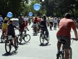 Vecinos de Villaverde marchan en bicicleta hasta el Zoo