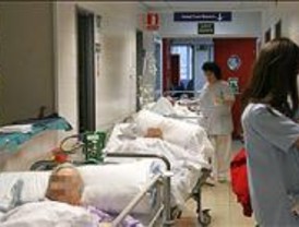 PSOE denuncia que 650 madrileños esperan en los pasillos de los hospitales a ser atendidos