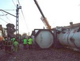 La colisión entre dos trenes provoca el descarrilamiento de seis vagones