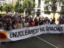 Las organizaciones ecologistas se manifiestan para pedir el cierre de las centrales nucleares