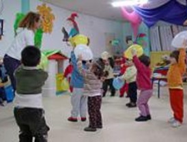 El PSOE denuncia que 6.156 niños se han quedado sin plaza en las guarderías
