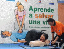 El Samur da clases de primeros auxilios en tres Carrefour