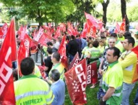 Los trabajadores de limpieza viaria se concentran en Sol días antes de iniciar una huelga indefinida