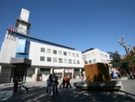 El aparcamiento de la plaza de la Constitución de Getafe no cierra en agosto