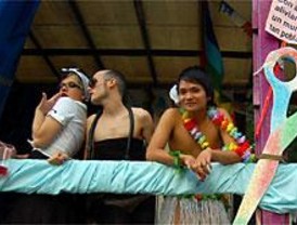 El alcalde de Alcorcón recibe a la caravana del 'Orgullo Gay'