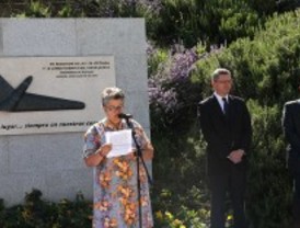 Inaugurada una escultura en homenaje a las víctimas del accidente aéreo de Barajas