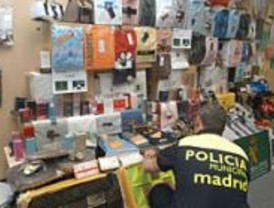 La Policía desmantela una banda de falsificación de ropa