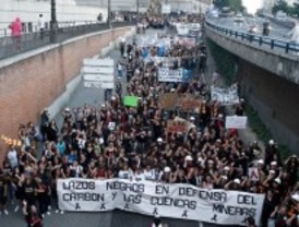 Las mujeres de los mineros, desalojadas del Senado