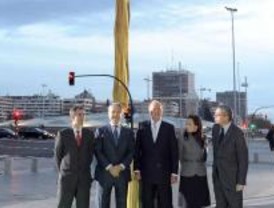 Cortada la cinta del obelisco de Calatrava