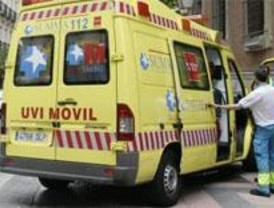Tres heridos al volcar un camión sobre un vehículo