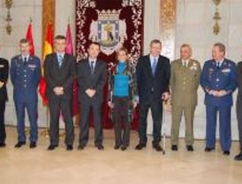 Madrid reconoce el papel de las Fuerzas Armadas en defensa de la Constitución