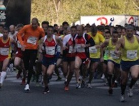 La carrera Cívico Militar contra la Droga reúne a cerca de 3.000 corredores en la Casa de Campo