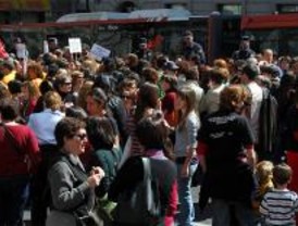 Cientos de personas siguen la huelga cortando calles emblemáticas del centro