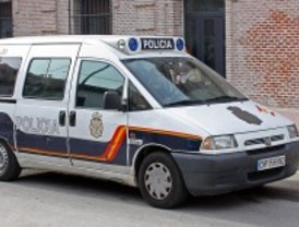 Detenidos dos falsificadores tras arrojar un arma en su huida