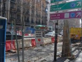 La calle de Serrano sólo tiene dos carriles desde este lunes
