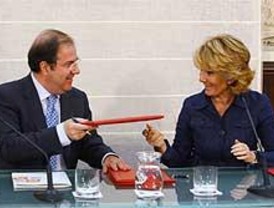 Madrid y Castilla y León compartirán sanidad y servicios sociales