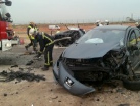 Un herido grave y tres leves en una colisión frontal en Alcalá de Henares
