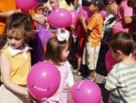 Camisetas, globos y pasatiempos para pequeños turistas