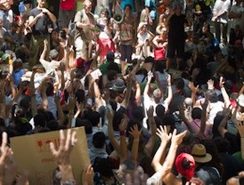 Los indignados cogen fuerzas para la marcha