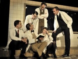 Crítica teatral.- 'La colmena científica': una España rota