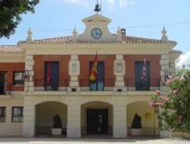 IU denuncia la pérdida de una plantación de casi ochenta cipreses en el polígono de las Monjas