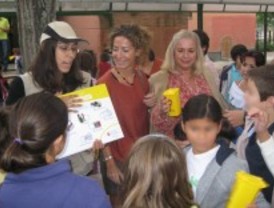 Pozuelo enseña a los vecinos a separar en origen los residuos de los envases