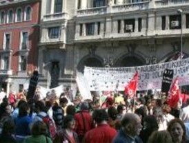 Protestas de padres y docentes ante la Consejería de Educación