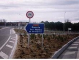 Un hombre muere al caer un coche de un puente en la M-501