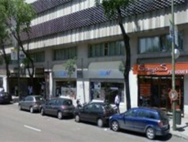 Atracan una perfumería en Retiro y obligan a sus empleados a cargar el material robado en coches