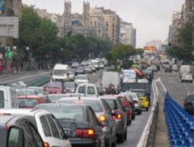 Un accidente atasca la M-40 en hora punta