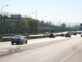 Fallece un joven al chocar un coche contra un árbol