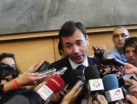 La oposición critica el discurso de 'lugares comunes' de Aguirre