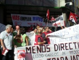 Trabajadores municipales se concentran frente al Ayuntamiento