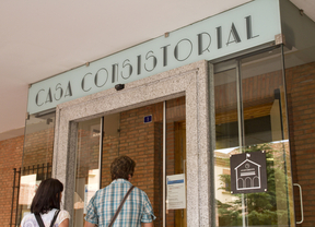 Pictograma para personas con discapacidad colocado en el Ayuntamiento de Las Rozas