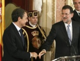 Abucheos y vítores en la puerta del Congreso en el aniversario de la Constitución