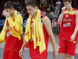España da la sorpresa inicial al perder contra Serbia