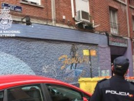 Un policía fuera de servicio evita que un inviduo incendie una discoteca con un bidón de gasolina