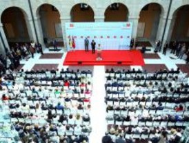 Juan Abraca y Esther Koplowitz, premiados por la sanidad madrileña