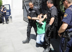 La PAH vuelve a encerrarse en Cibeles