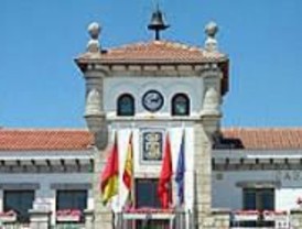 La oposición de Hoyo de Manzanares elige un alcalde paralelo sin la renuncia del actual