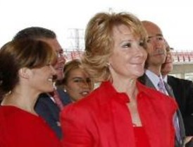 Rajoy insta a Aguirre a que aparque las críticas y trabaje para el partido