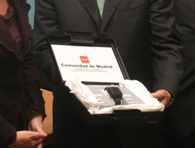 68 madrileñas llevan brazaletes 'antimaltratador'