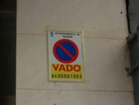 El Ayuntamiento dice que la ordenanza busca el control de 10.500 vados ilegales