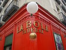 La Farmacia Deleuze Isasi y el Restaurante La Bola ya lucen placas centenarias