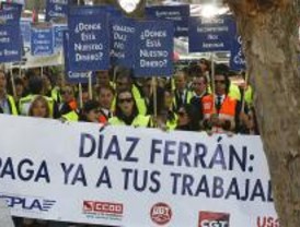 Unos 120 trabajadores de Air Comet se manifiestan en Barajas