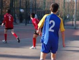 Iglesias denuncia ilegalidad en el cobro del uso de pistas deportivas en Arganzuela