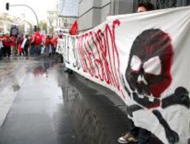 Trabajadores de primera intervención de la M-30 piden en Cibeles más seguridad